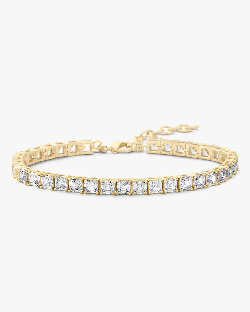 The Queen’s Anklet | Melinda Maria
