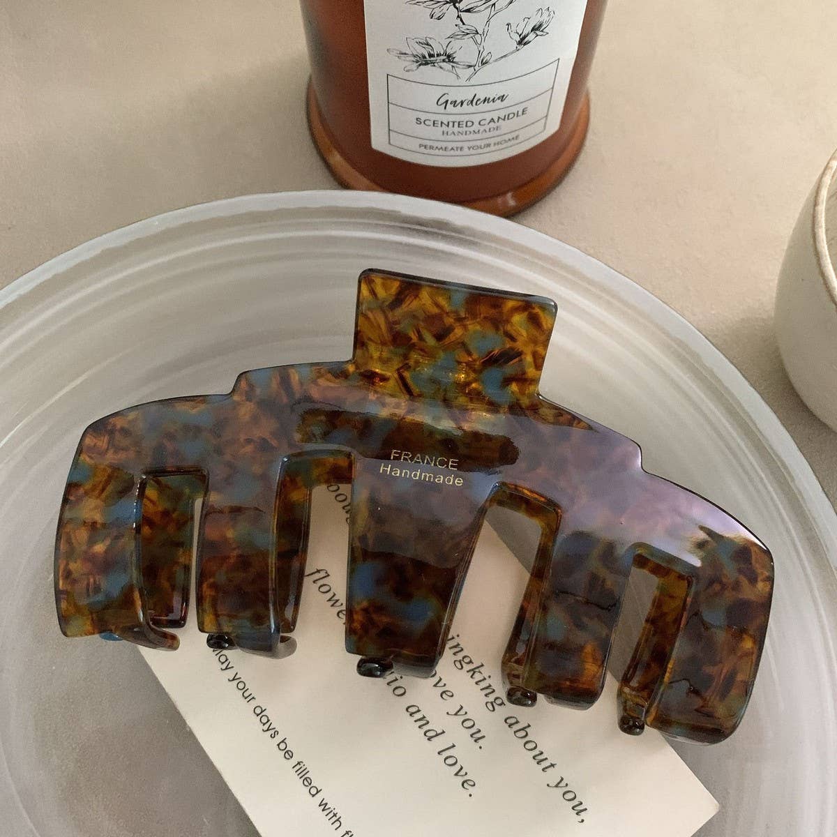 Simple and Luxurious Claw Clip