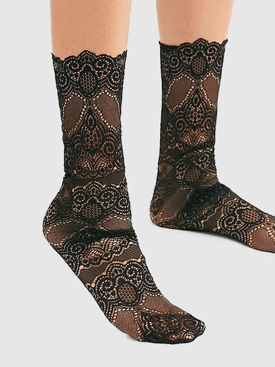 Scalloped Edge Lace Socks