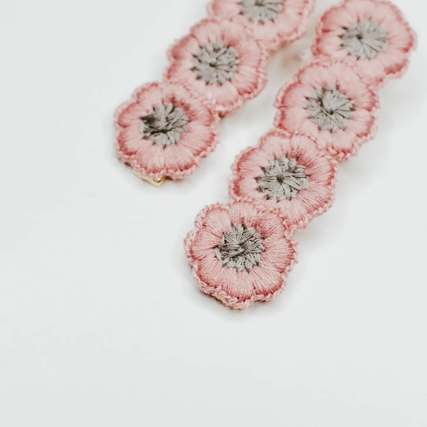 Crochet Daisy Hair Clips | Denim + Daisy